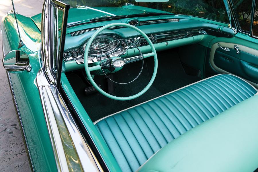 Интерьер Oldsmobile Starfire 98 Convertible (3067DX) 1957 года  (фото 23 из 27)